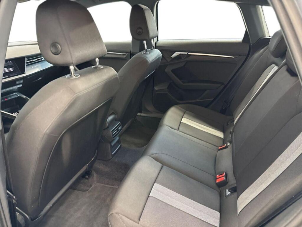 Audi A3 2023 Harmaa