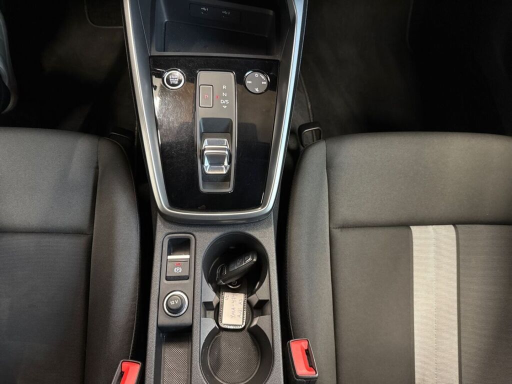 Audi A3 2023 Harmaa