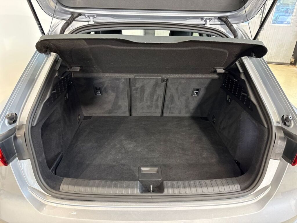Audi A3 2023 Harmaa