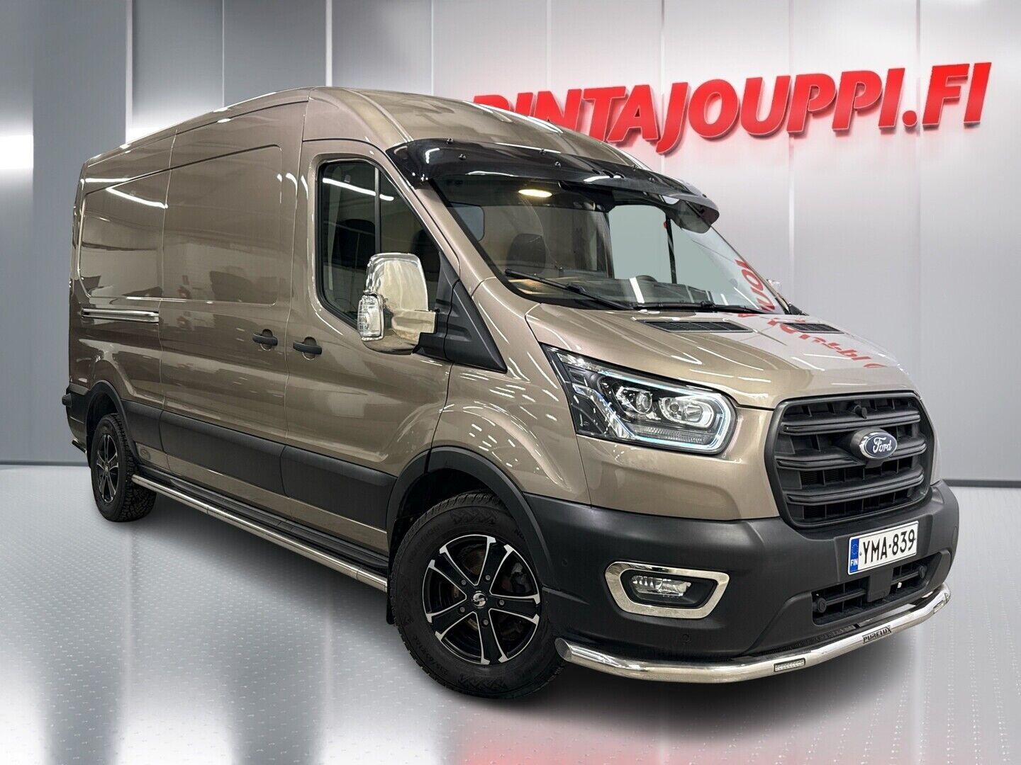 Harmaa Ford Transit