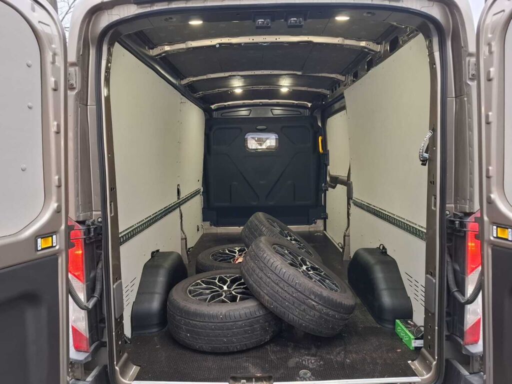 Ford Transit 2023 Harmaa