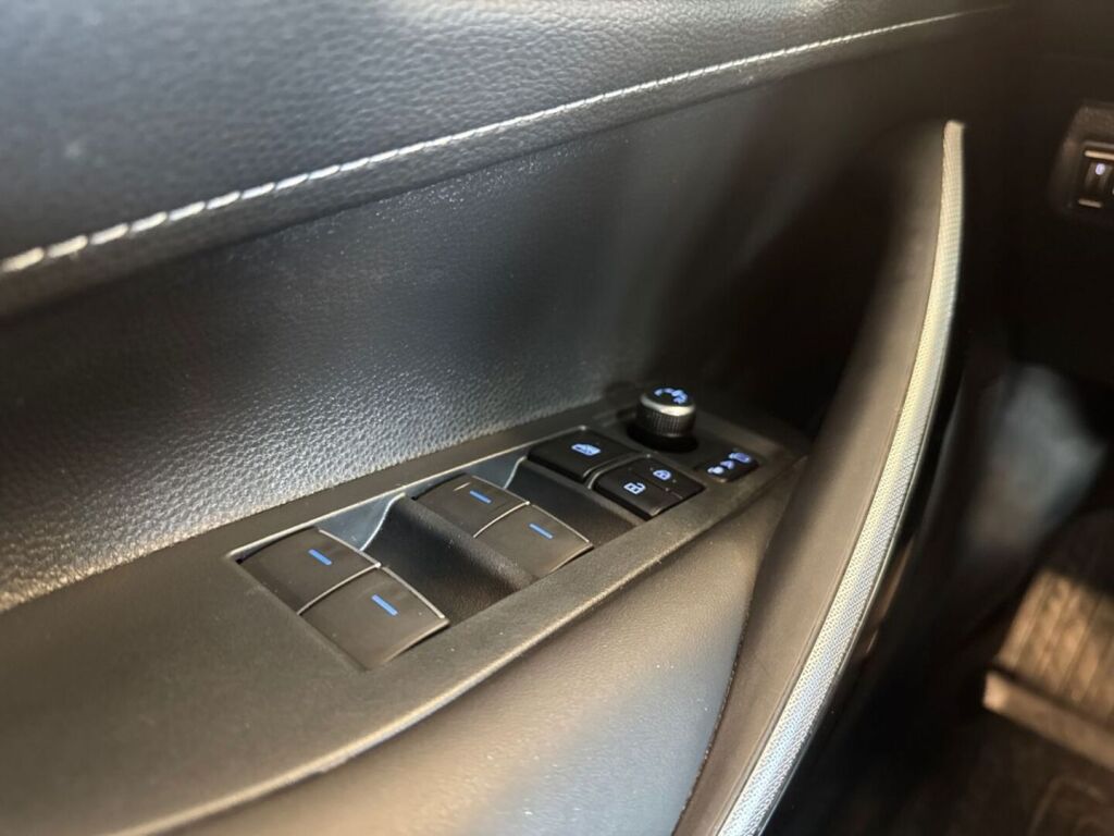Toyota Corolla 2023 Musta