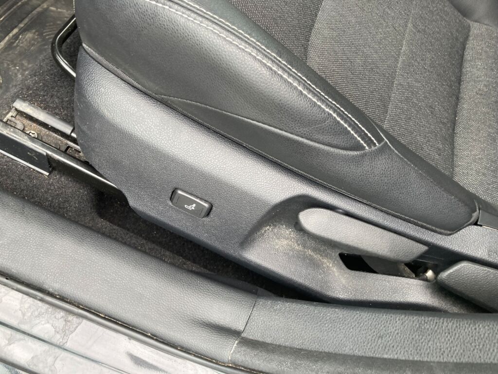 Toyota Corolla 2023 Musta