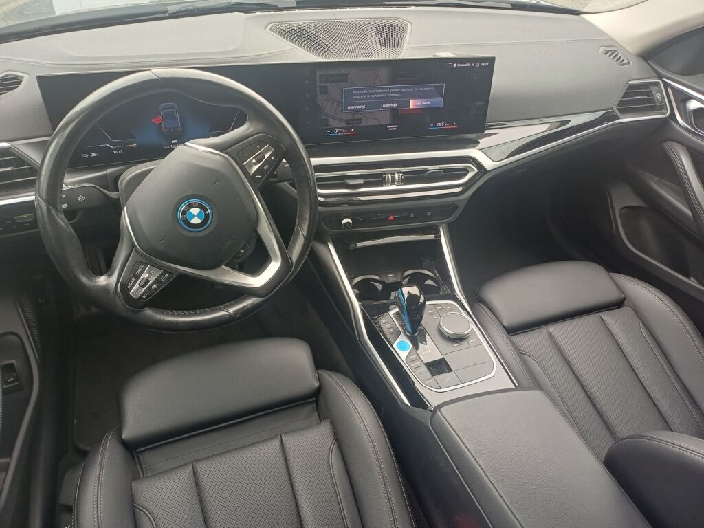 BMW i4 2023 Musta