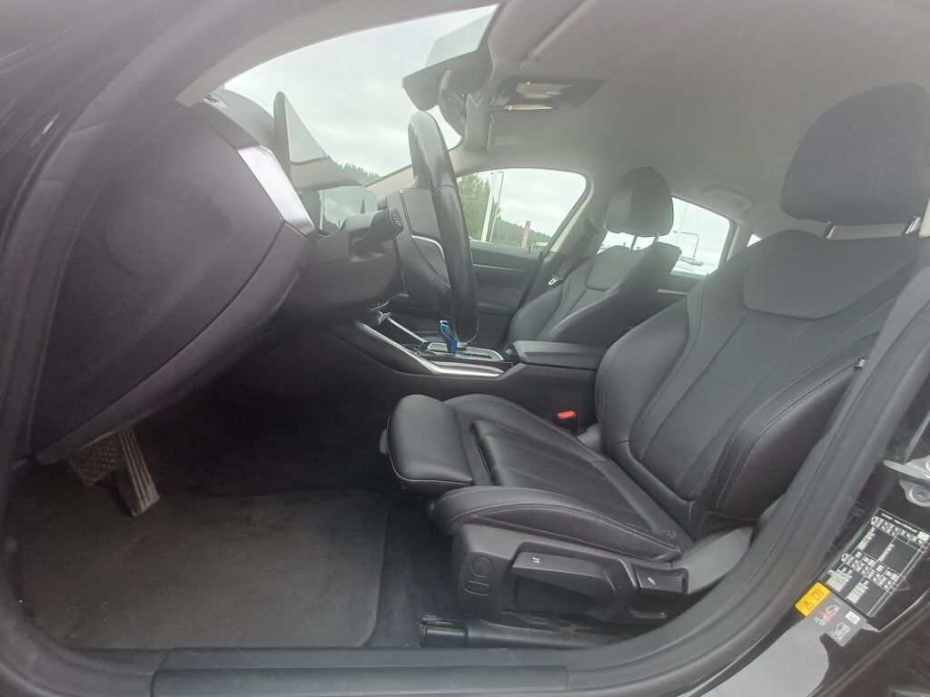BMW i4 2023 Musta