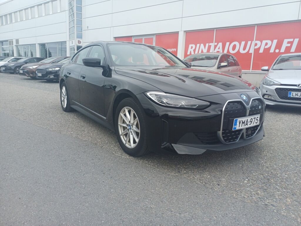 BMW i4 2023 Musta