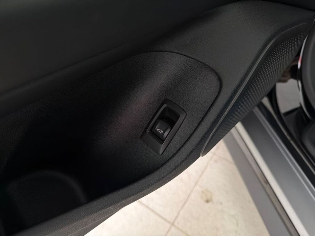 BMW i4 2023 Musta