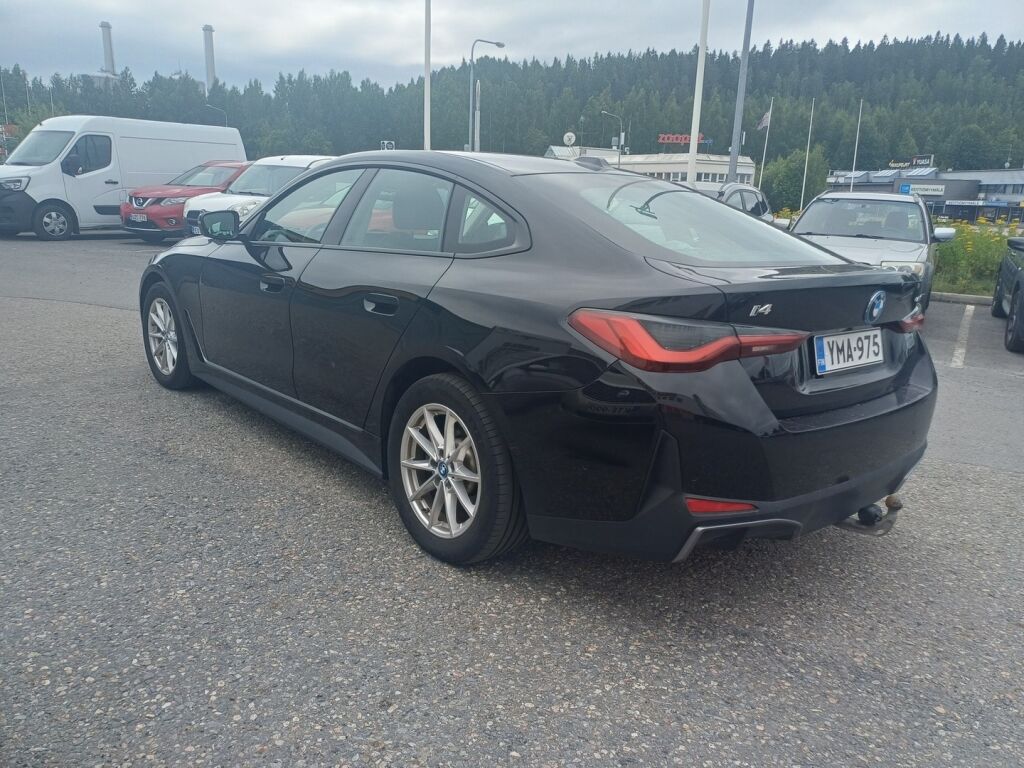 BMW i4 2023 Musta