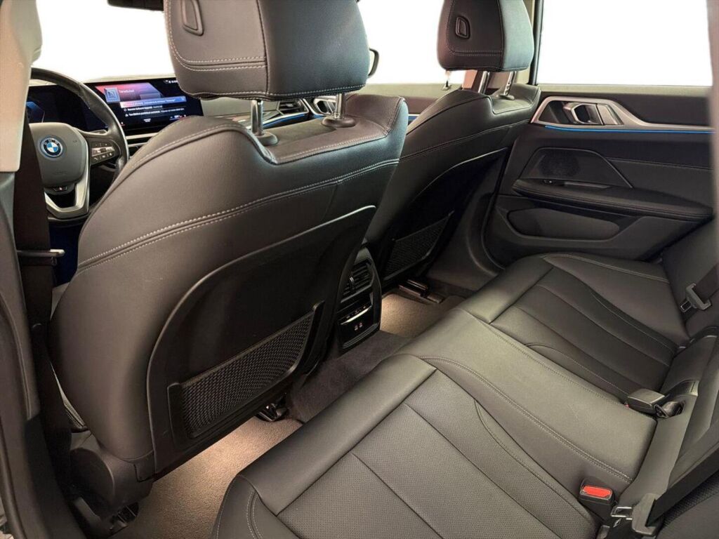 BMW i4 2023 Musta