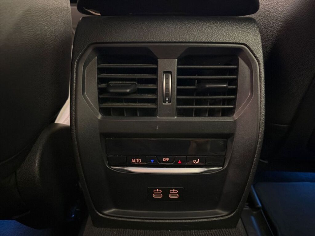 BMW i4 2023 Musta