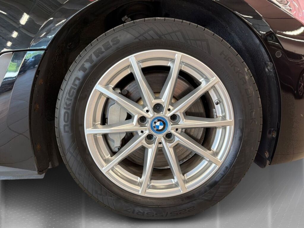 BMW i4 2023 Musta