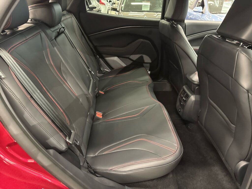 Ford Mustang Mach-E 2026 Punainen