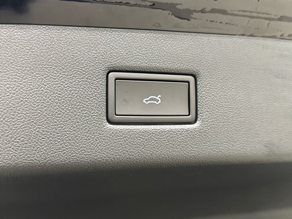 Ford Explorer 2026 Musta