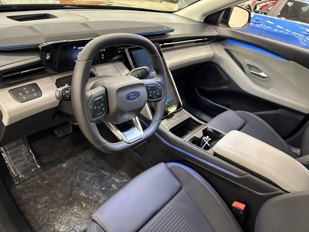 Ford Explorer 2026 Musta