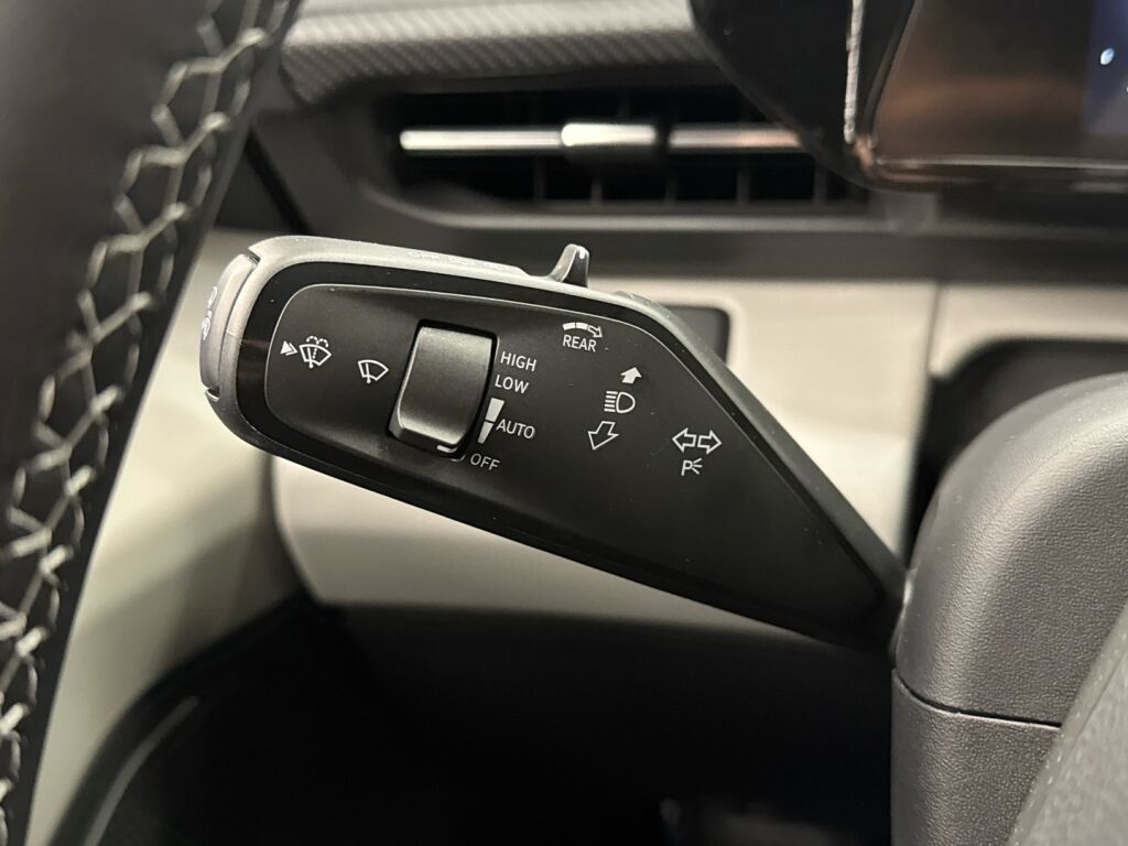 Ford Explorer 2026 Musta