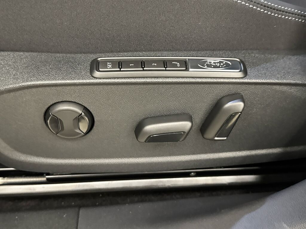 Ford Explorer 2026 Musta