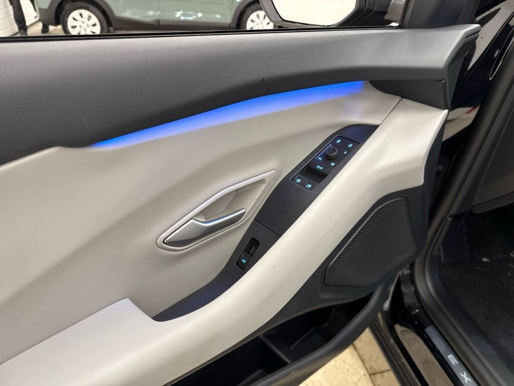 Ford Explorer 2026 Musta