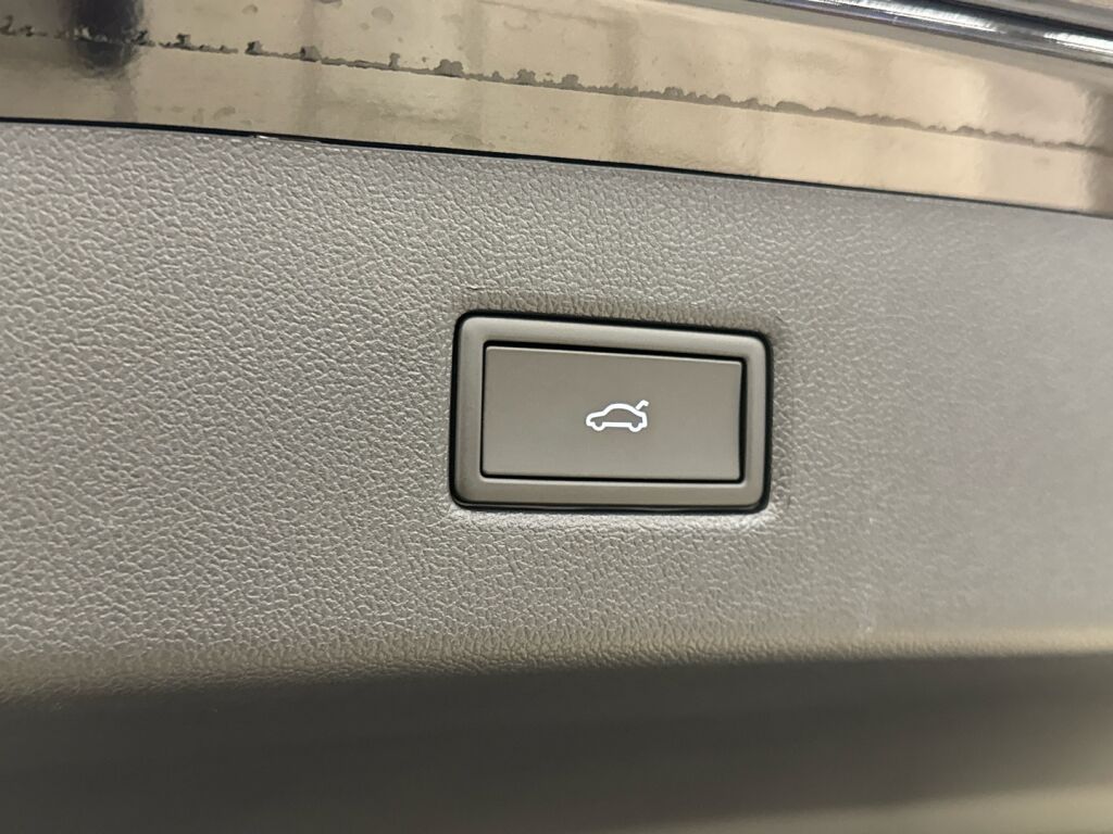 Ford Explorer 2026 Musta