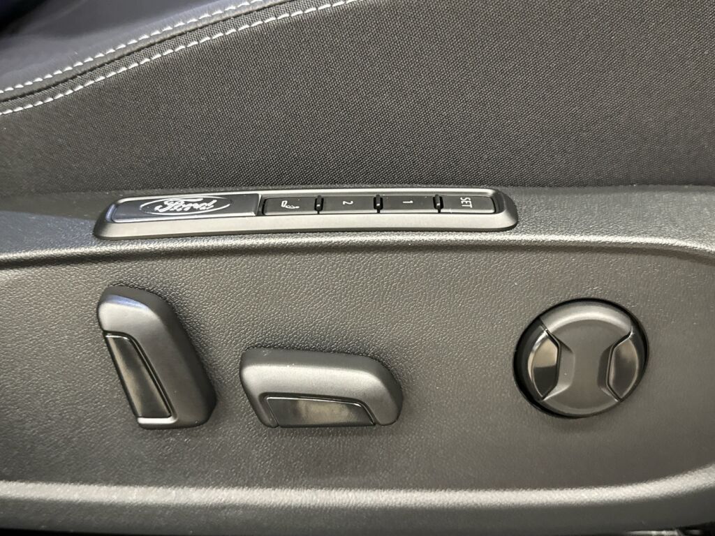 Ford Explorer 2026 Sininen