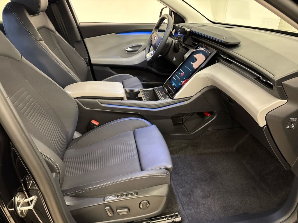 Ford Explorer 2026 Musta