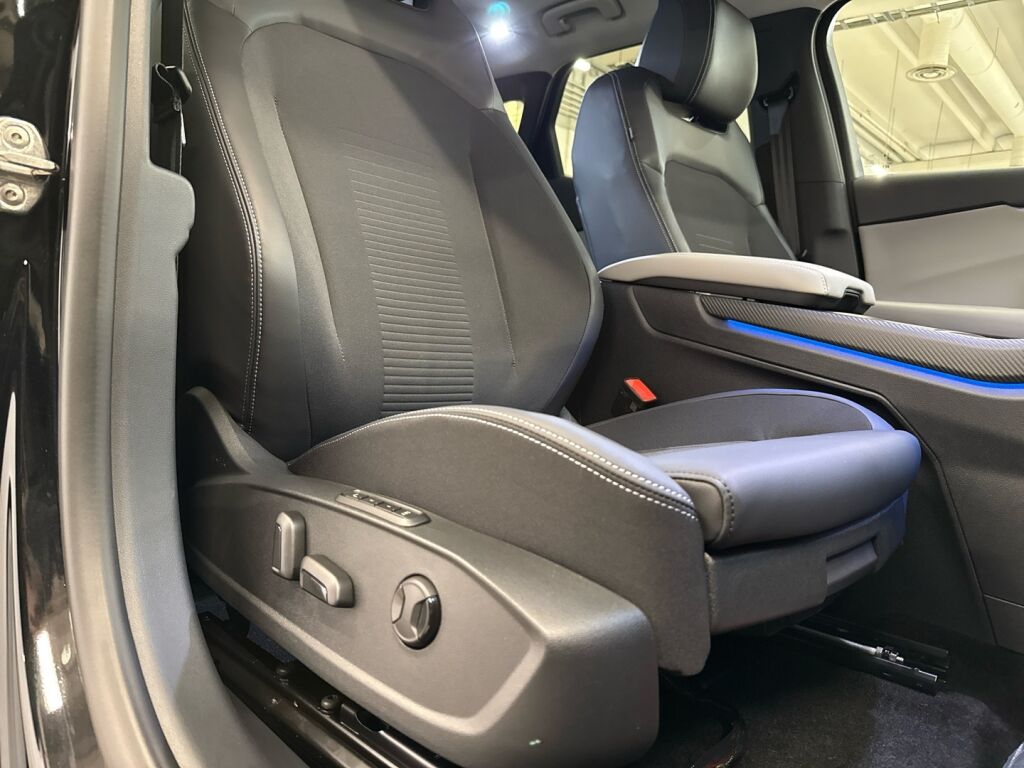 Ford Explorer 2026 Musta