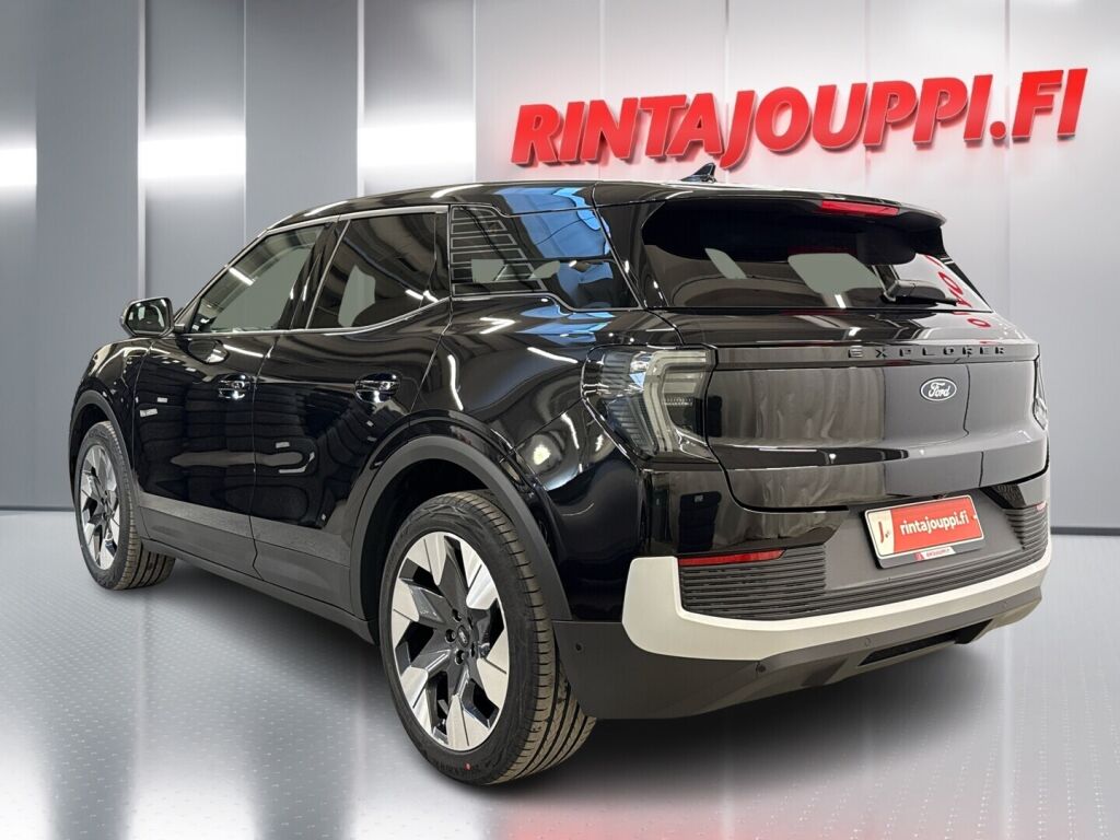 Ford Explorer 2026 Musta