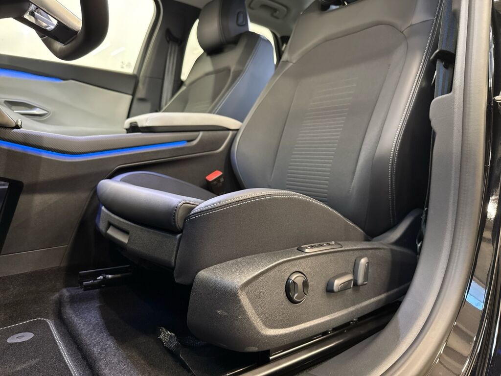 Ford Explorer 2026 Musta
