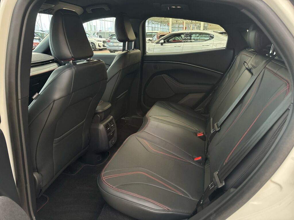 Ford Mustang Mach-E 2023 Valkoinen