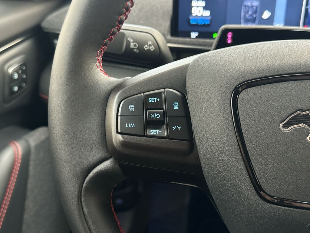 Ford Mustang Mach-E 2023 Valkoinen