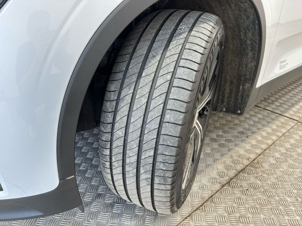 Polestar 2 2023 Harmaa