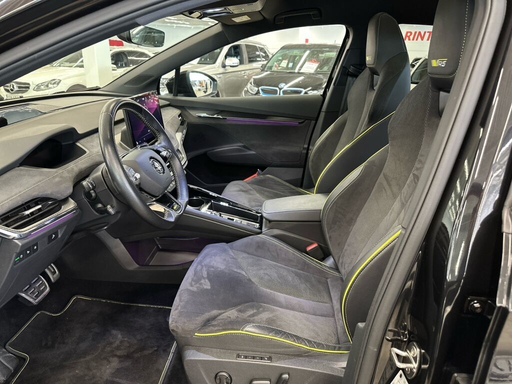 Skoda Enyaq 2022 Musta