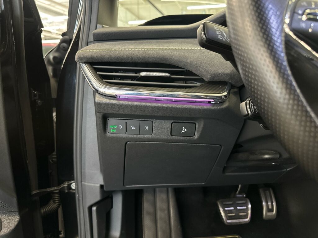 Skoda Enyaq 2022 Musta