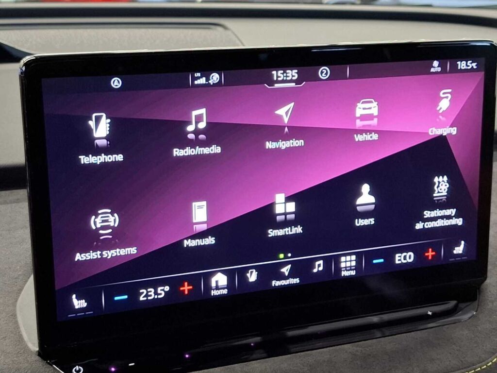 Skoda Enyaq 2022 Musta