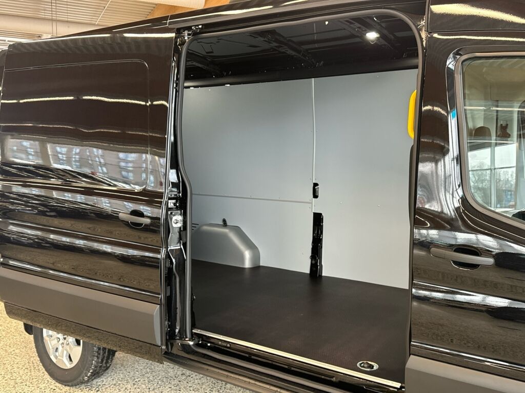 Ford Transit 2026 Musta