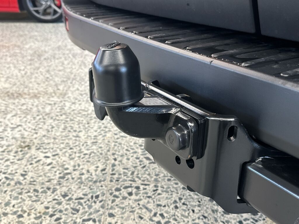 Ford Transit 2026 Musta