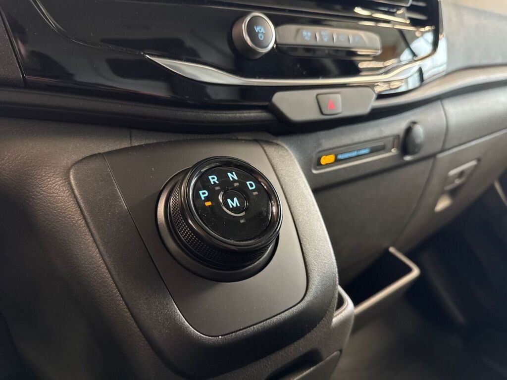 Ford Transit 2026 Chrome Blue