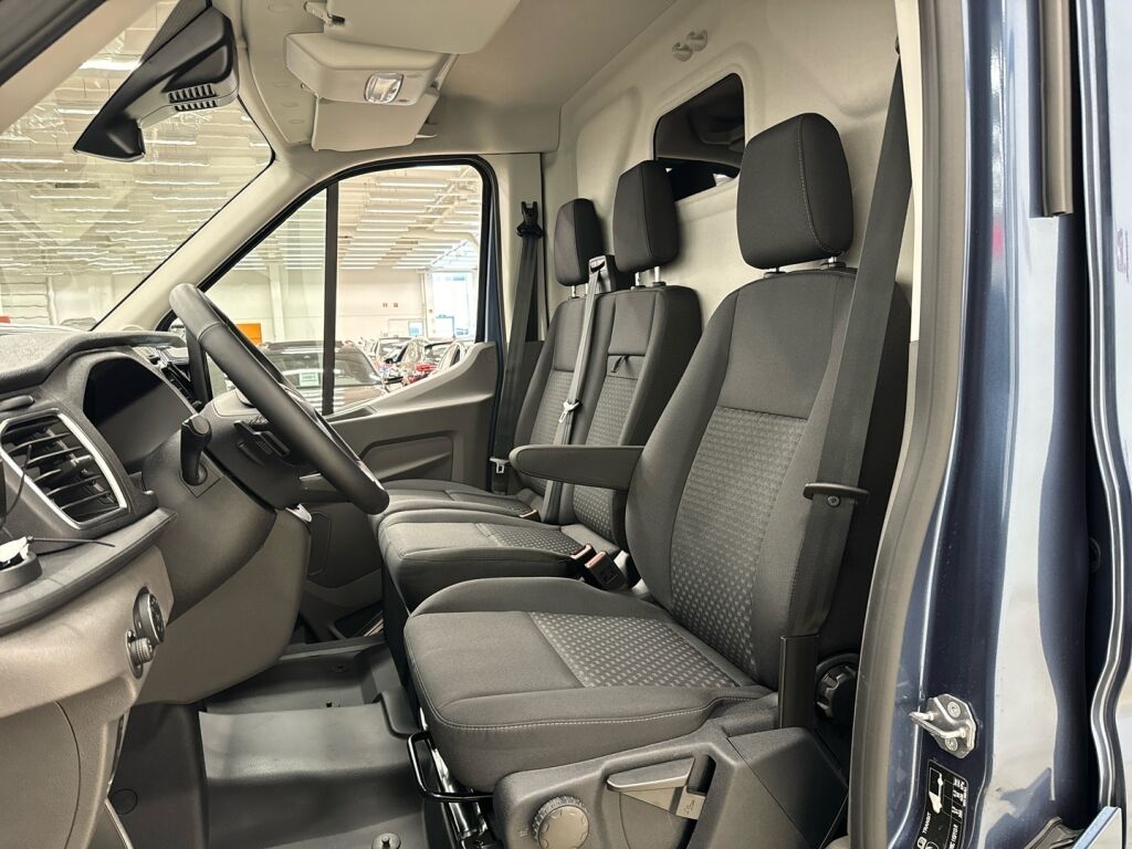 Ford Transit 2026 Chrome Blue