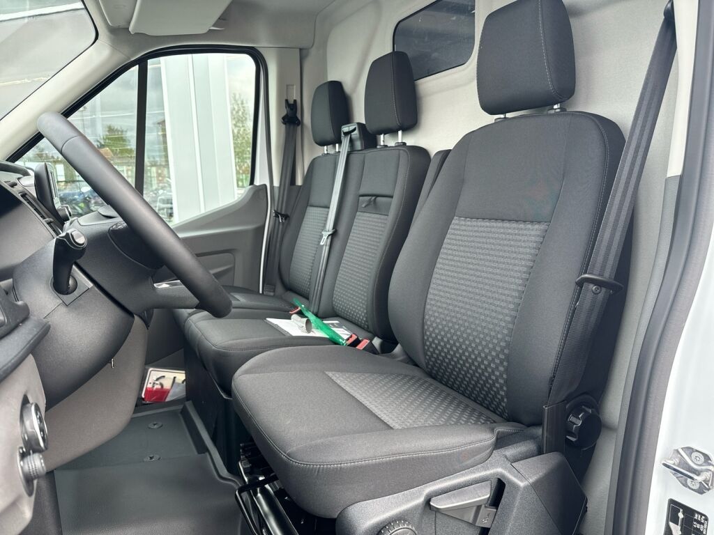 Ford Transit 2026 Frozen White