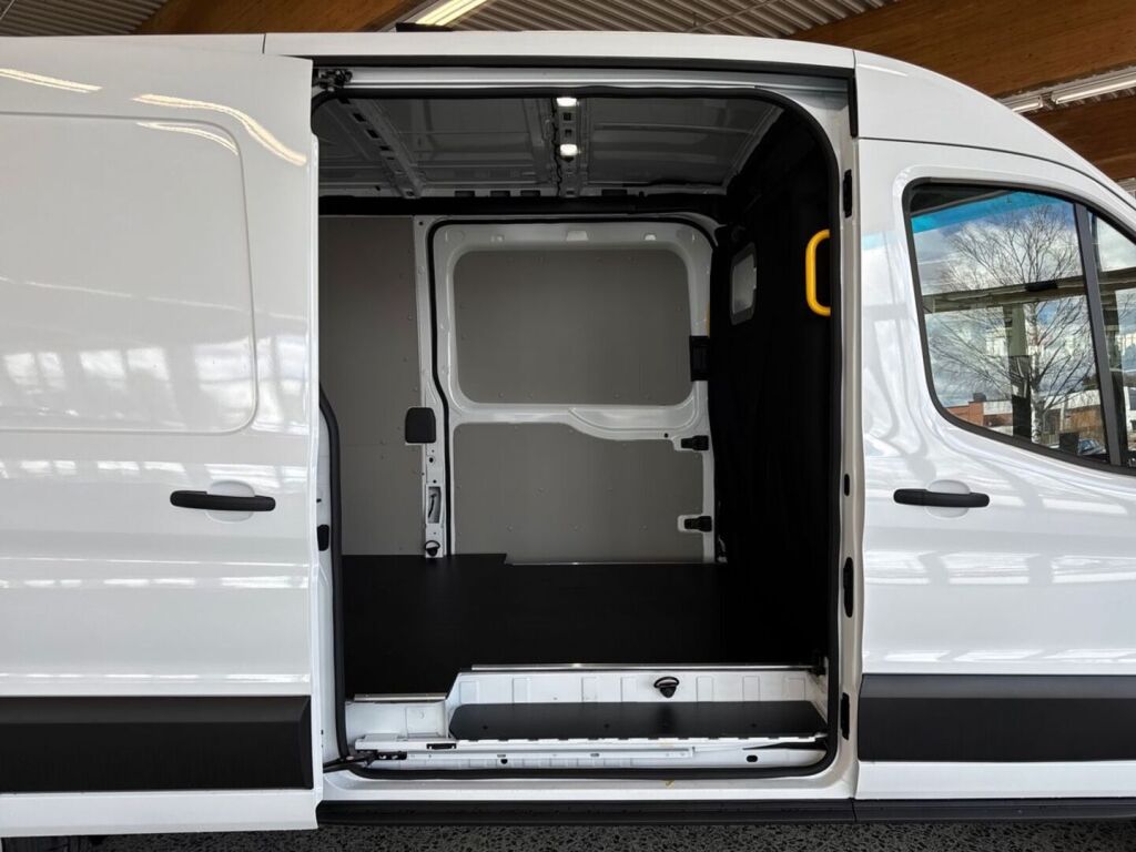 Ford Transit 2026 Frozen White