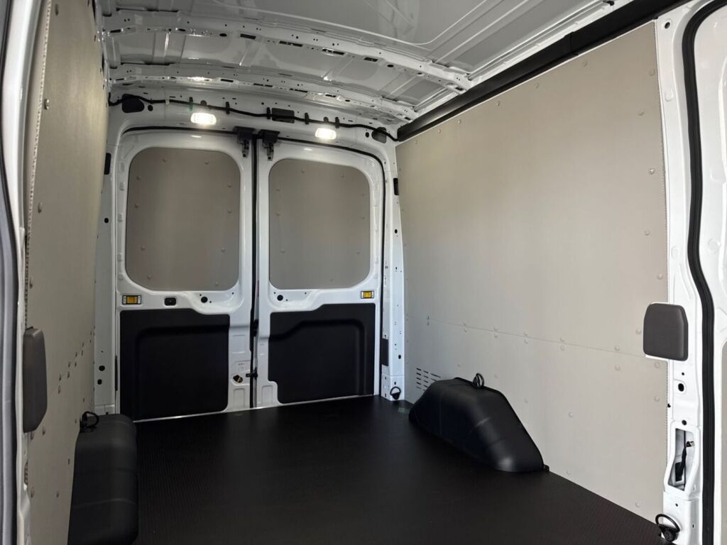 Ford Transit 2026 Frozen White