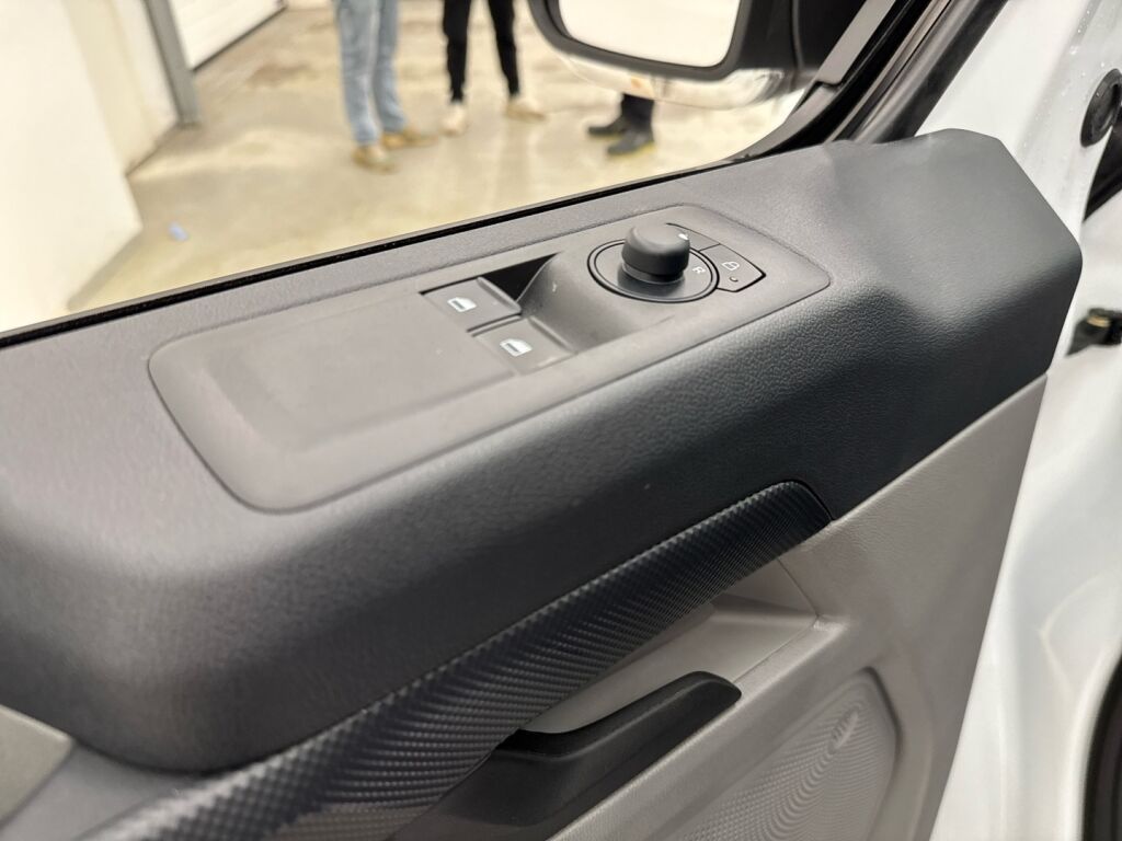 Ford Transit Custom 2026 Valkoinen