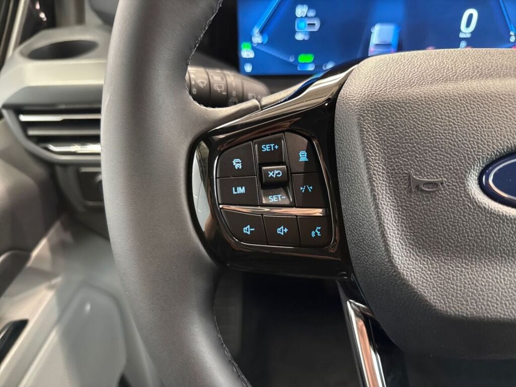 Ford Tourneo Custom 2026 Musta