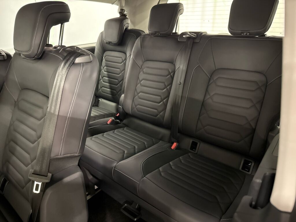 Ford Tourneo Custom 2026 Musta
