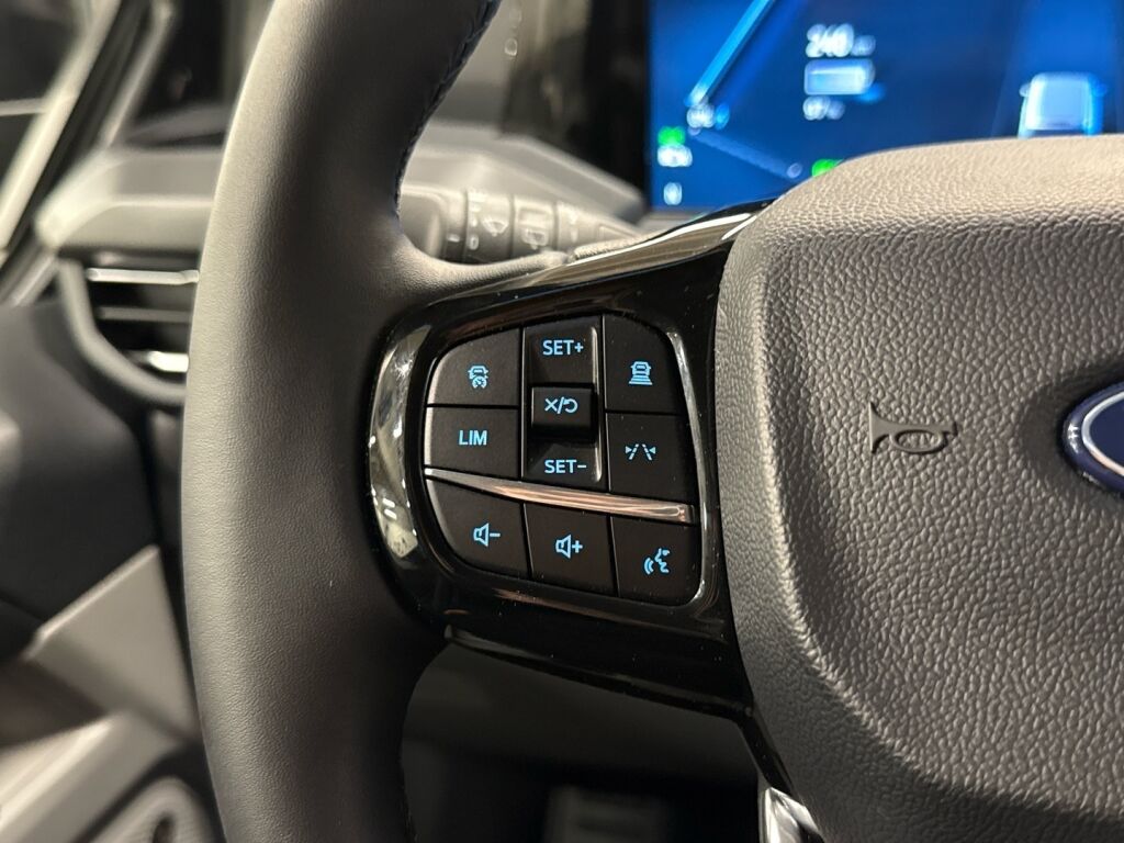 Ford Tourneo Custom 2026 Musta