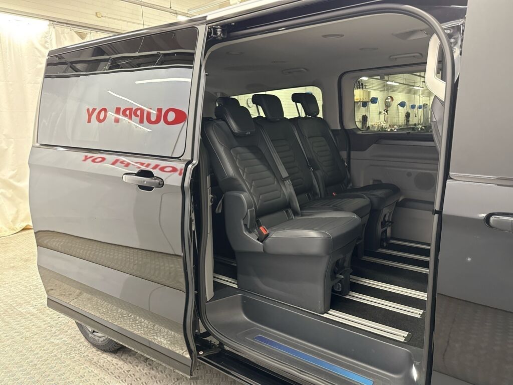 Ford Tourneo Custom 2026 Musta