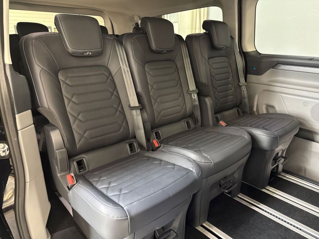 Ford Tourneo Custom 2026 Musta