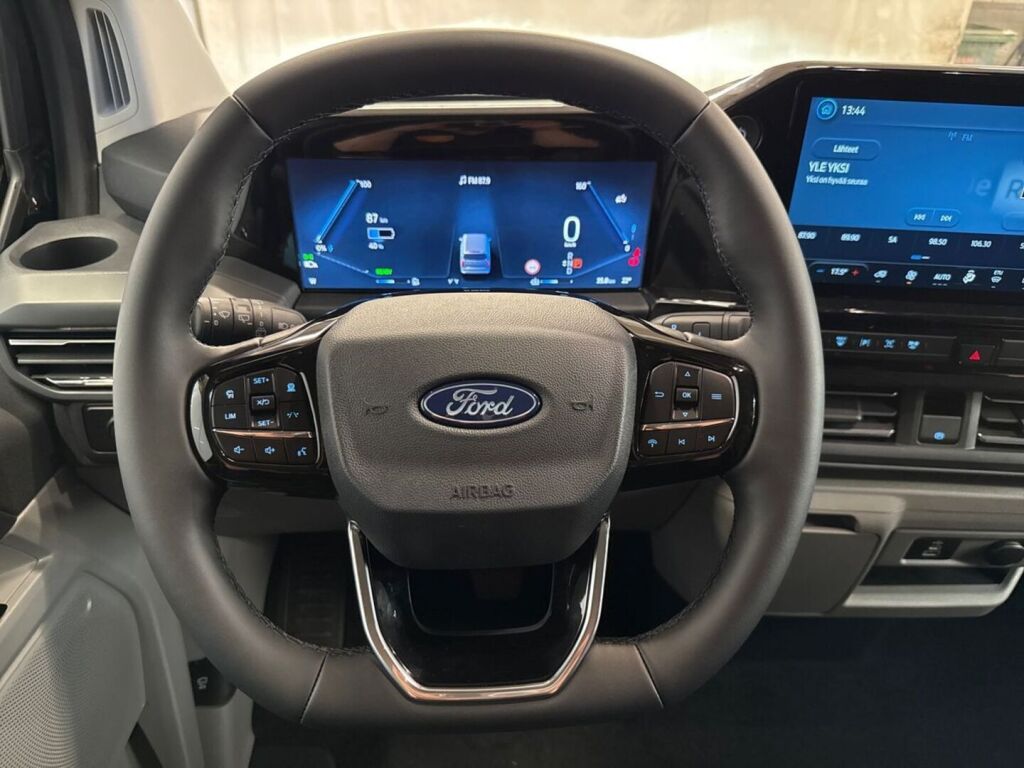 Ford Tourneo Custom 2026 Musta