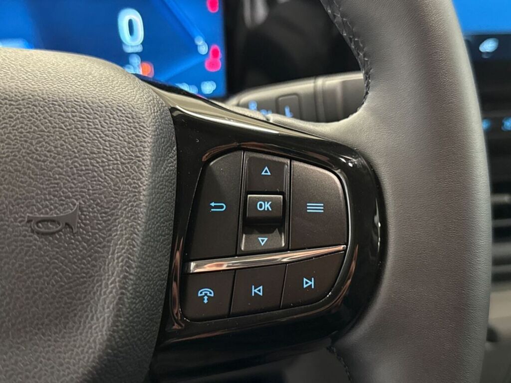 Ford Tourneo Custom 2026 Musta