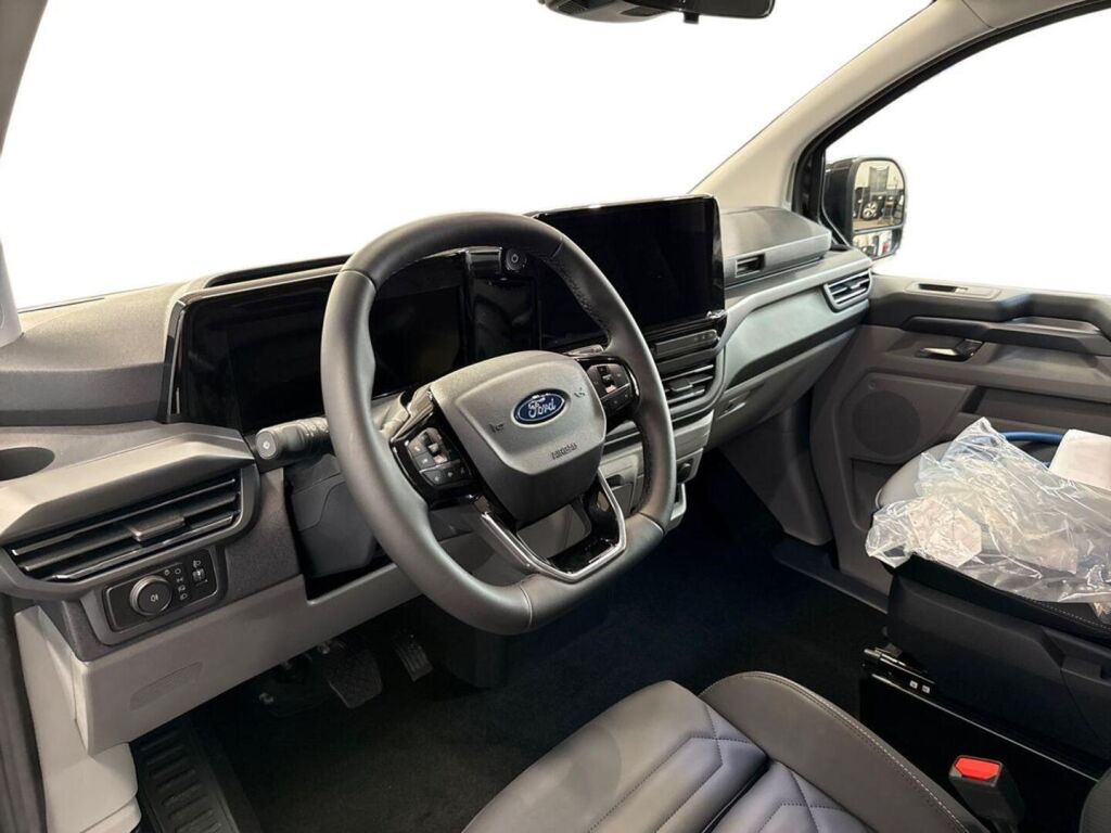 Ford Tourneo Custom 2026 Musta