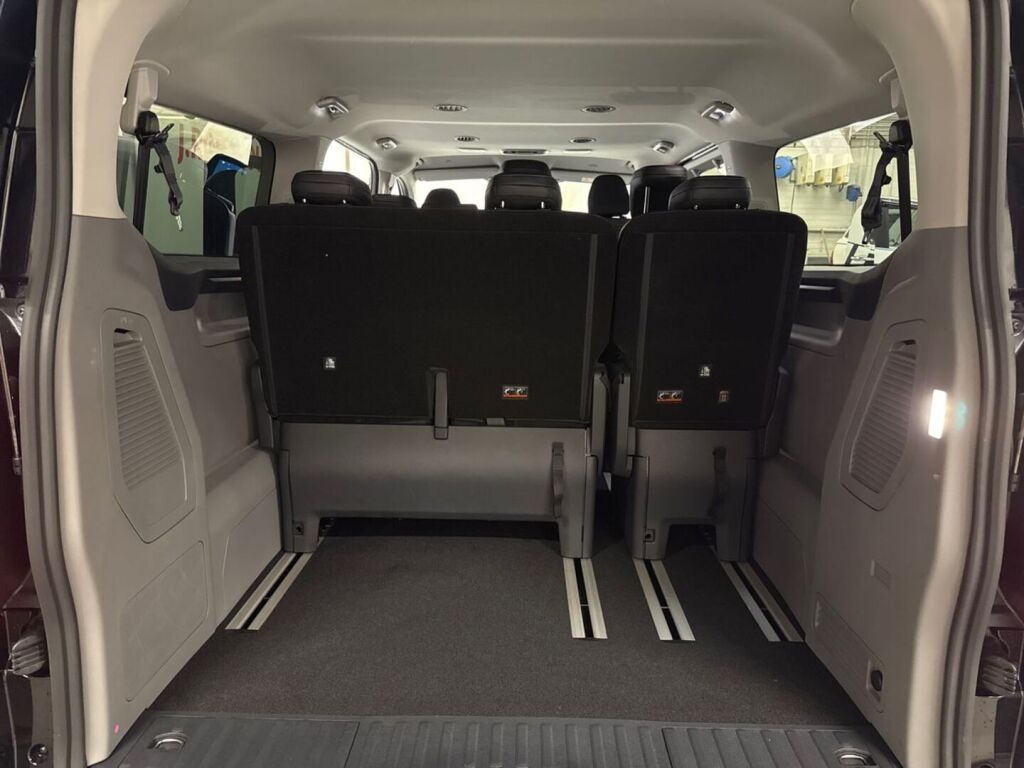 Ford Tourneo Custom 2026 Musta